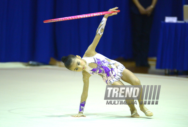 Bədii gimnastika üzrə XXII Bakı çempionatı və birinciliyi start götürüb. Bakı, Azərbaycan, 13 noyabr 2015